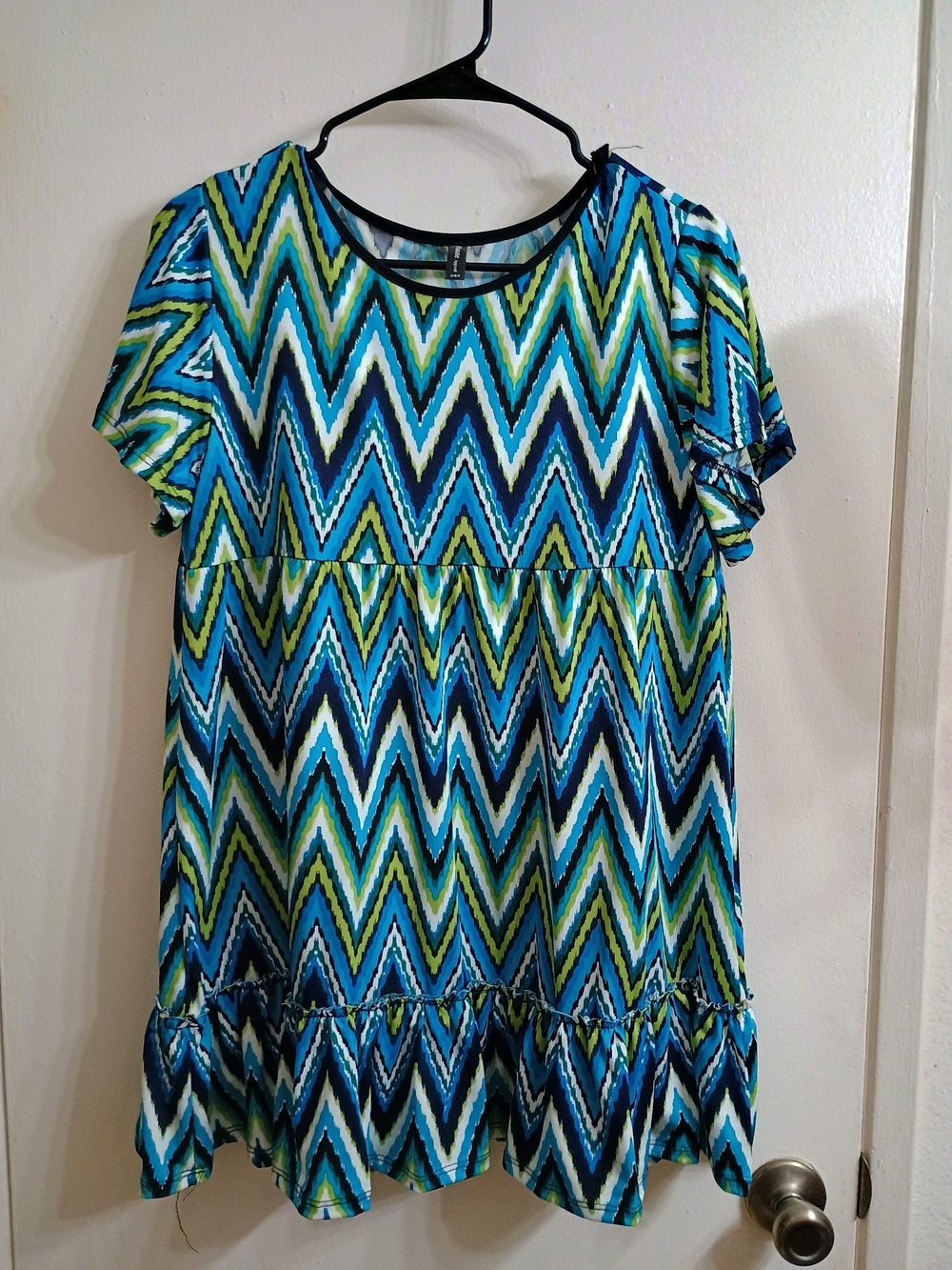 Chevron Short Sleeve Ruffle-Hem Blouse — Blue & Green